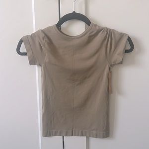 SKIMS SOFT SMOOTHING T-SHIRT in DESERT